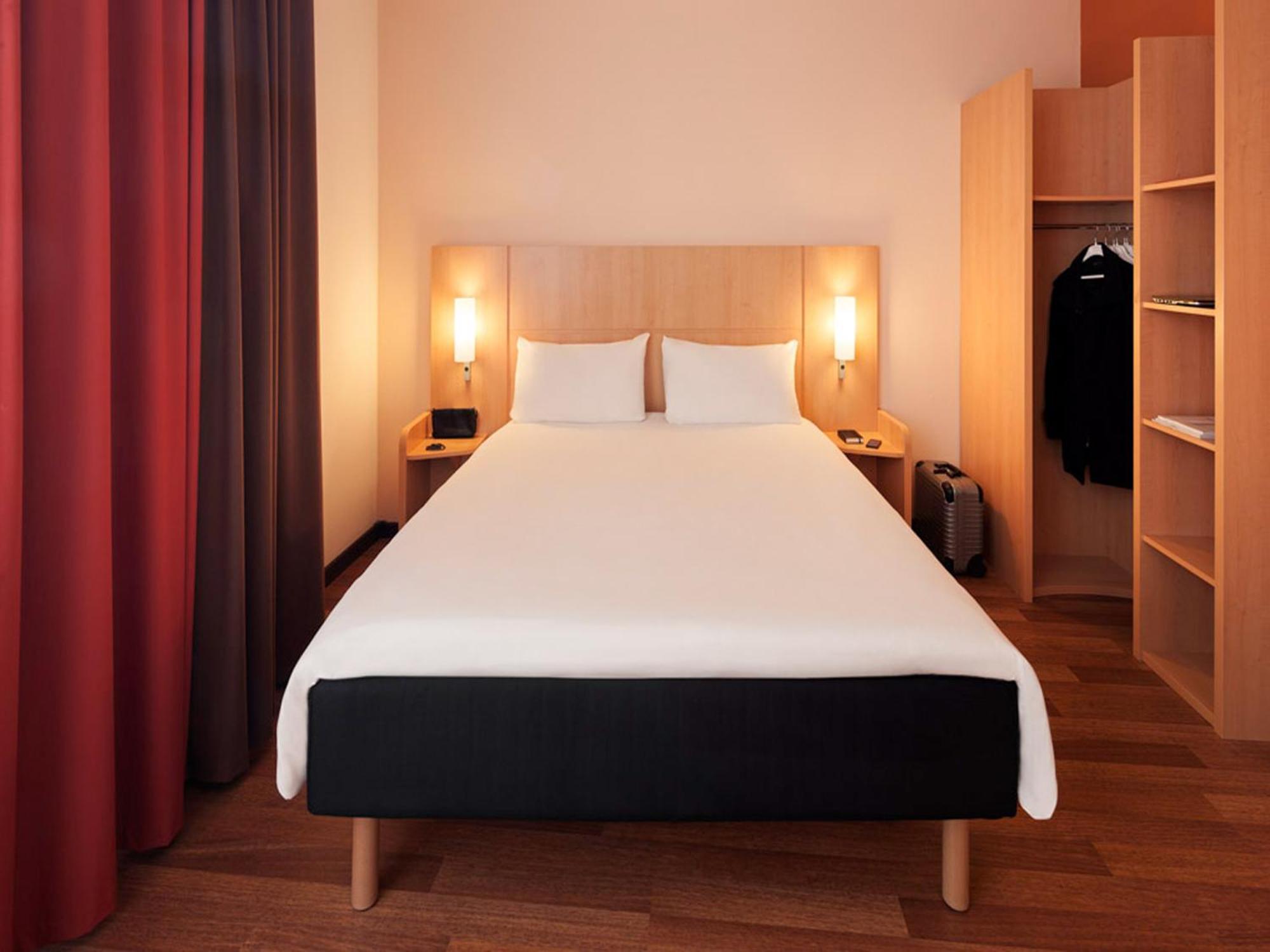 Zimmer mit 1 Doppel- und 1 Einzelbett